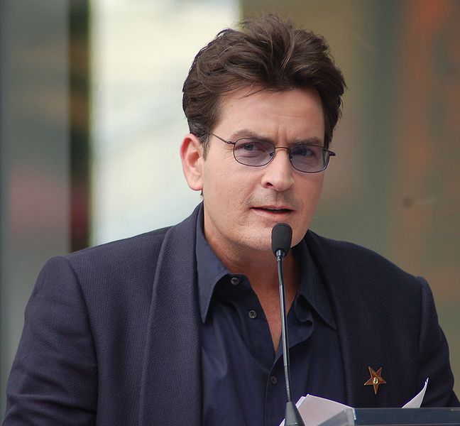 charlie sheen emilio estevez mother. charlie sheen no teeth picture