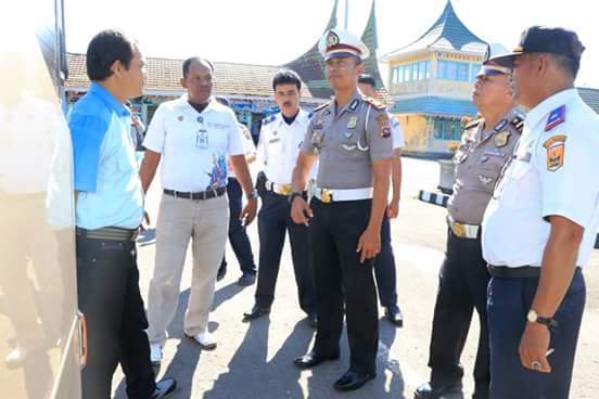 Banyak Terjadi Kecelakaan, Satlas Polres Pariaman Bersama Dishub Lakukan Ramp Chek Bus AKDP dan AKAP  