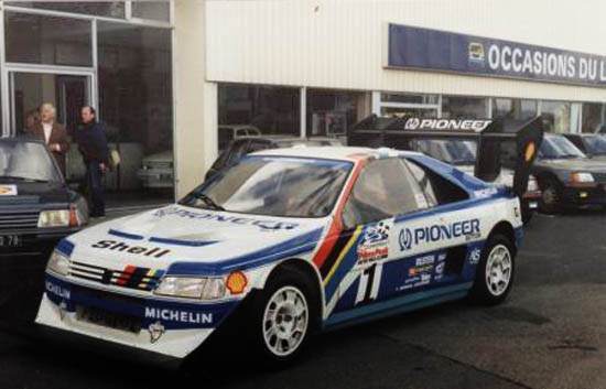 La Sport peugeot 405 t16 commencera par s'aligner au ParisDakar en 1988