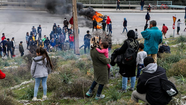 "Καρφώνει" τις ΜΚΟ η κυβέρνηση για τα επεισόδια στη Μόρια