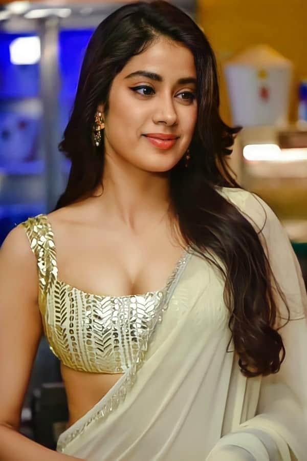 Janhvi Kapoor hot white saree photos