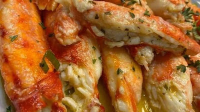 Baked Crab Legs in Butter Sauce