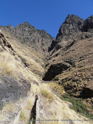 Canal y presa en el Barranco Oscuro