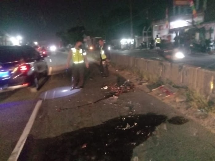 Gagal Nyalip, Satlantas Polresta Tangerang Evakuasi Korban Lakalantas Meninggal Dunia di Cibadak Cikupa