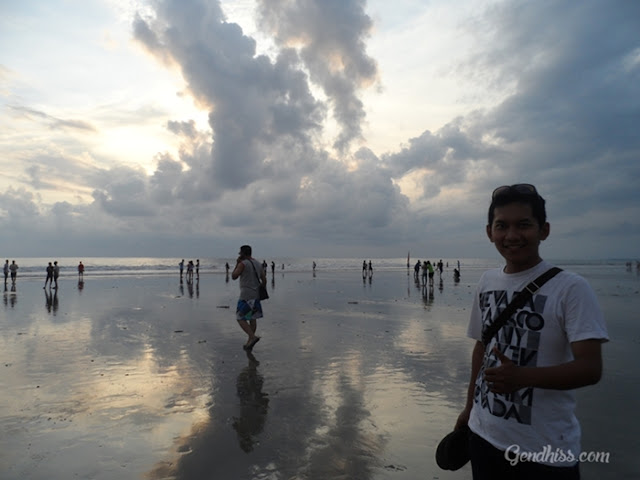 Berburu Sunset di Pantai Kuta