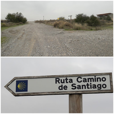 Camino de Santiago de Compostela, etapa entre Fraga (Huesca) y Candasnos (Huesca), camino a la salida de Fraga y en dirección al Ventorrillo, por la vertiente del Rincón de Portolés y alrededor del Tozal de la Barbeta