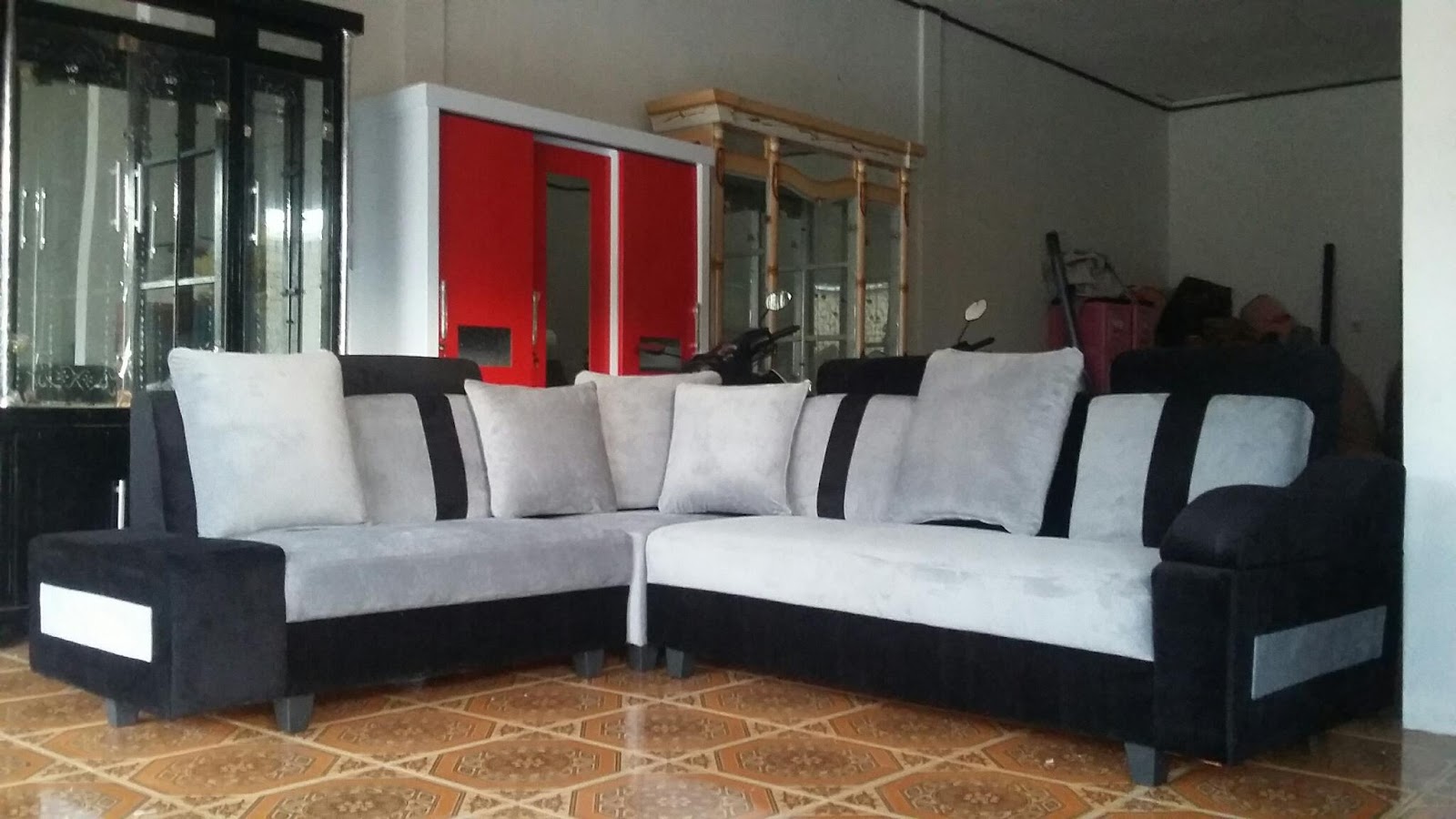 Mebel Jampang Surade Sofa Minimalis Valentino Plat Hitam Abu