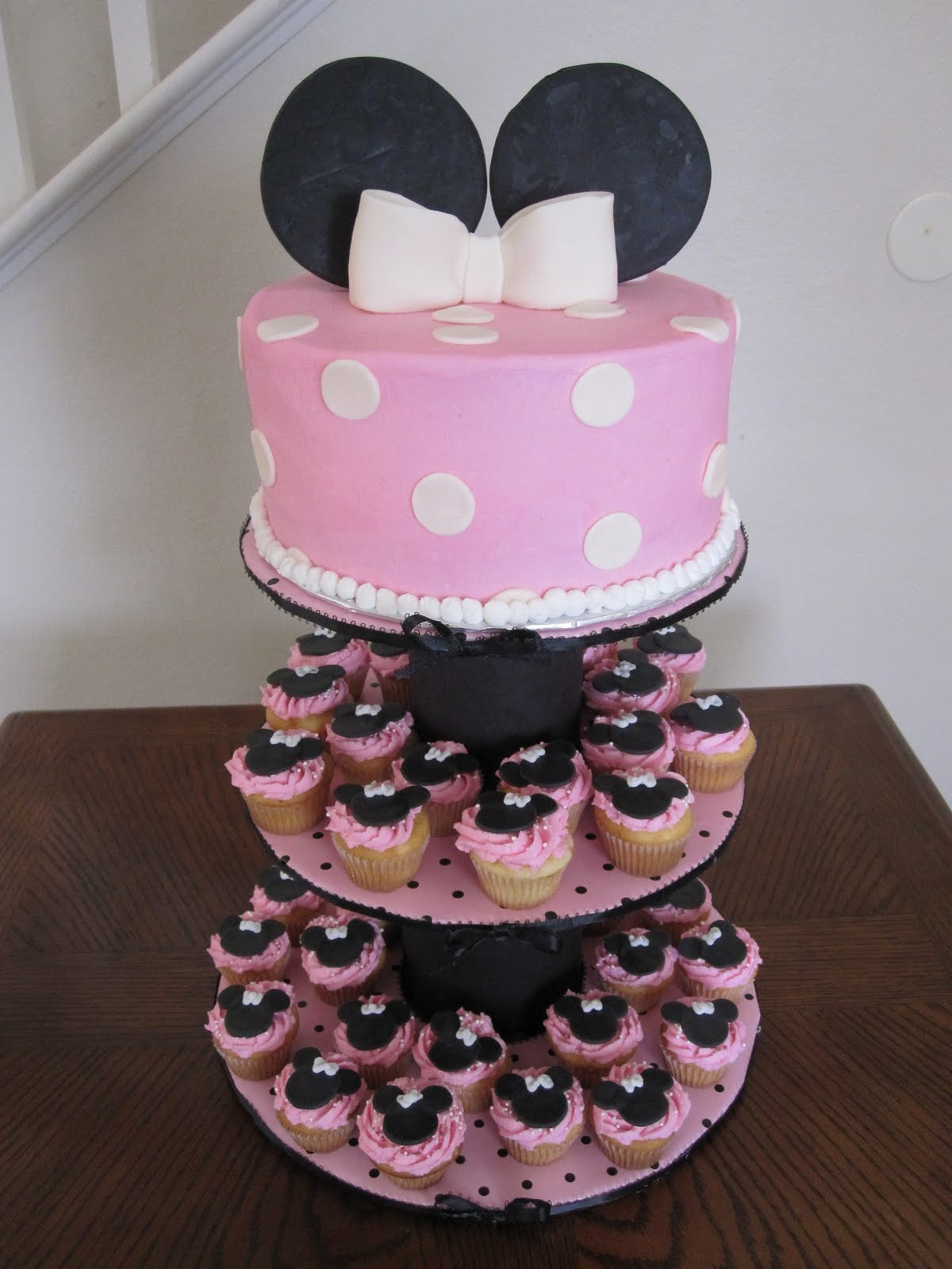 Minnie Mouse Cake/Cupcakes &