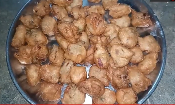 Wheat flour punugulu recipe without dosa batter - Instant bonda recipe - Pranitha recipes 