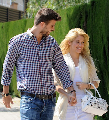 shakira y pique juntos fotos. shakira y pique en blanes.