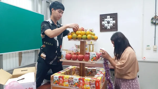 明道大學校園濃濃異國風 國際生慶祝教聖紀節