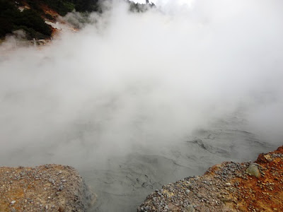 foto lubang kawah sikidang dari dekat