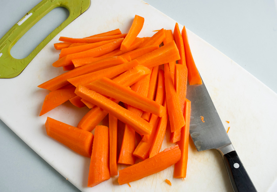 Cutting carrots to roast