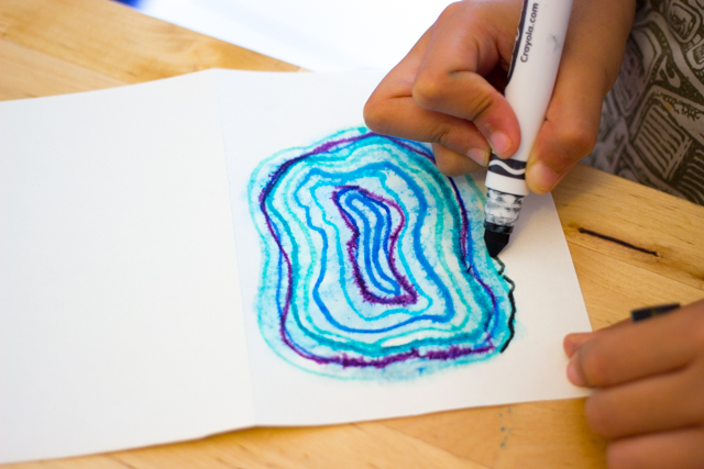 How to "paint" agate geodes with kids- super easy art idea that doesn't require any water colors!