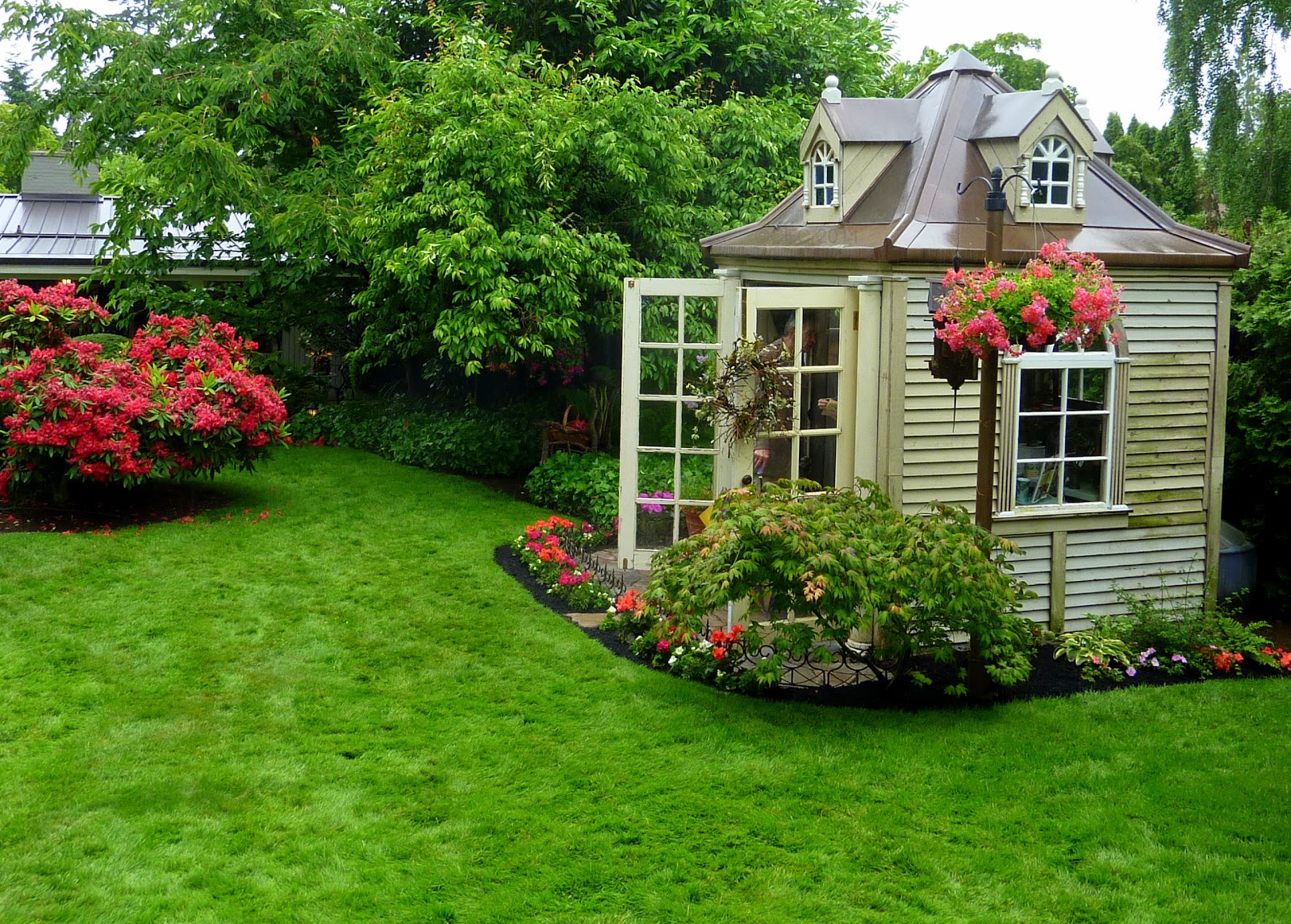 Gardener's Roost: Garden Tour in Seattle neighborhood