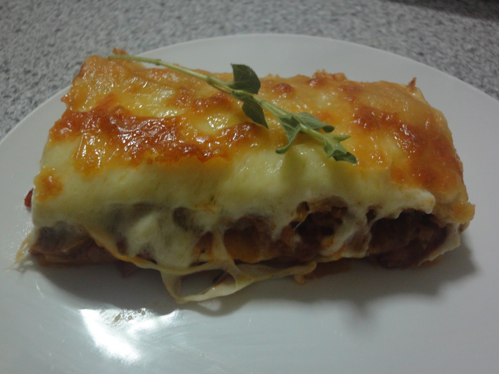 JUICY CAFE: BEEF LASAGNA