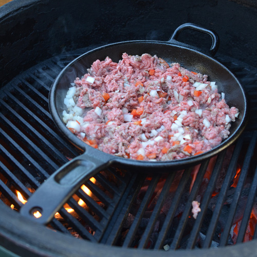 Lodge P10S skillet on a Big Green Egg with a Craycort grate