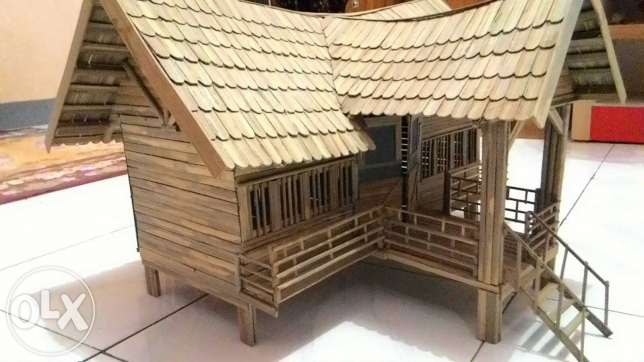 Miniatur rumah adat