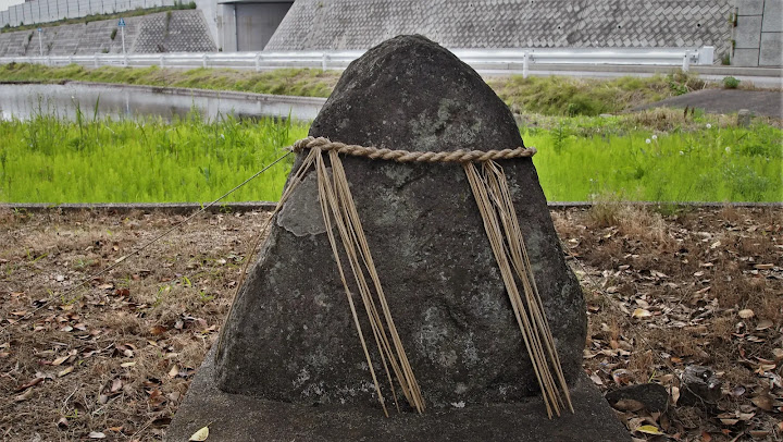 鳥取県西部のサイノカミ、津末神社の自然石
