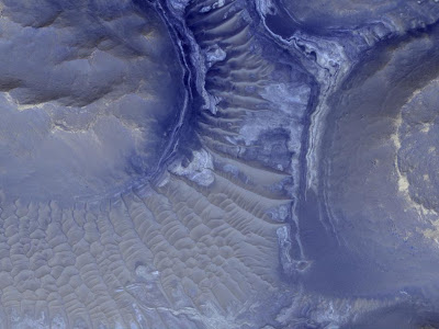 Neighboring buttes within the Noctis Labyrinthus
