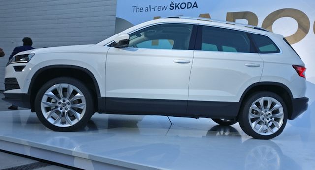 New Skoda Karoq 2023 interior and exterior details