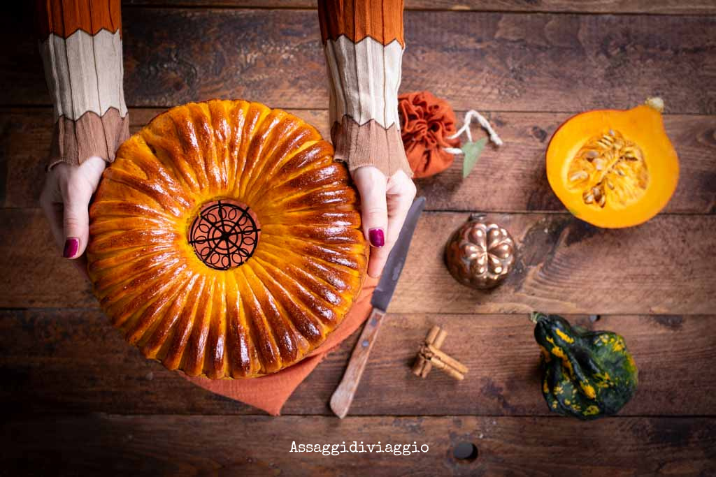 Wool roll pumpkin bread