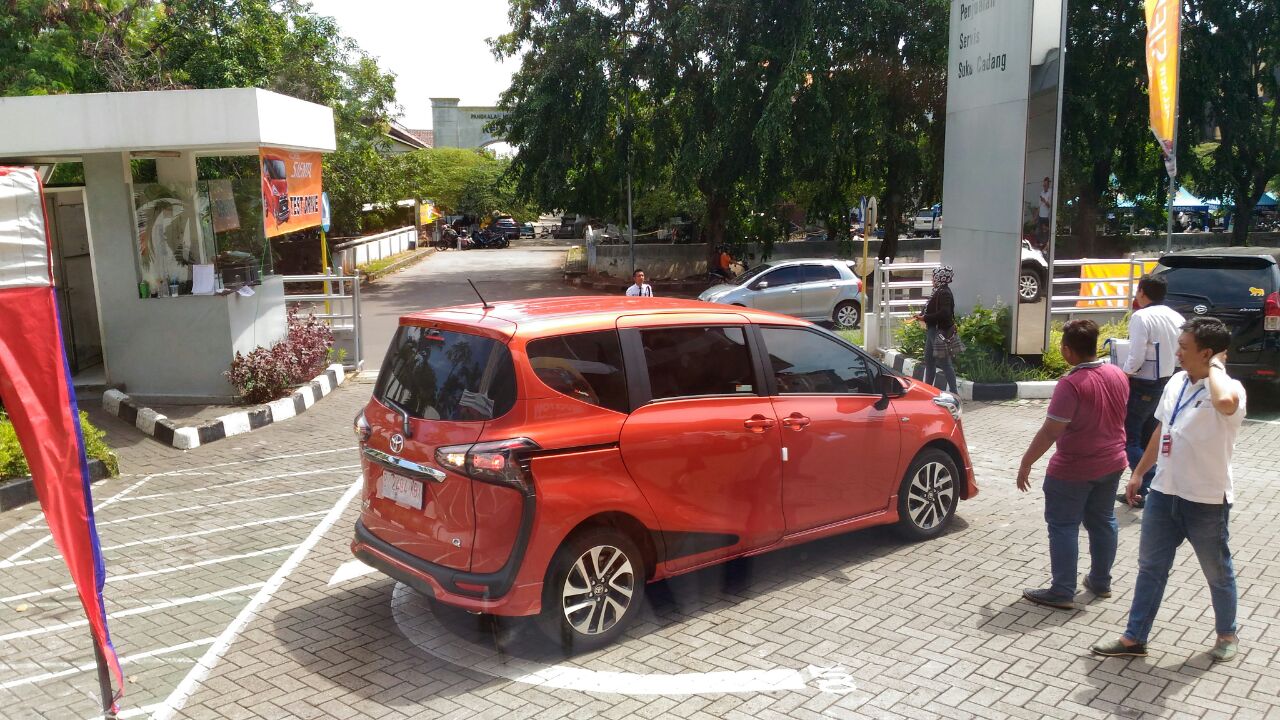 Jangan Salah Beli Mobilayo Test Drive Dulu Toyota Sienta Dan