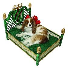 DESIGNER PET BED IRON LATTICE AND WOVEN RATTAN WITH CROWN - GREEN