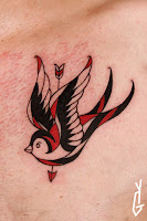 Tattoo Yonni-Gagarine : Old School Swallow Black & Red Arrow