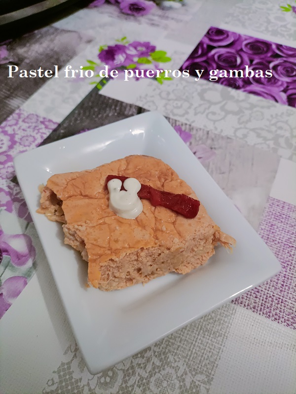 Pastel frio de puerros y gambas