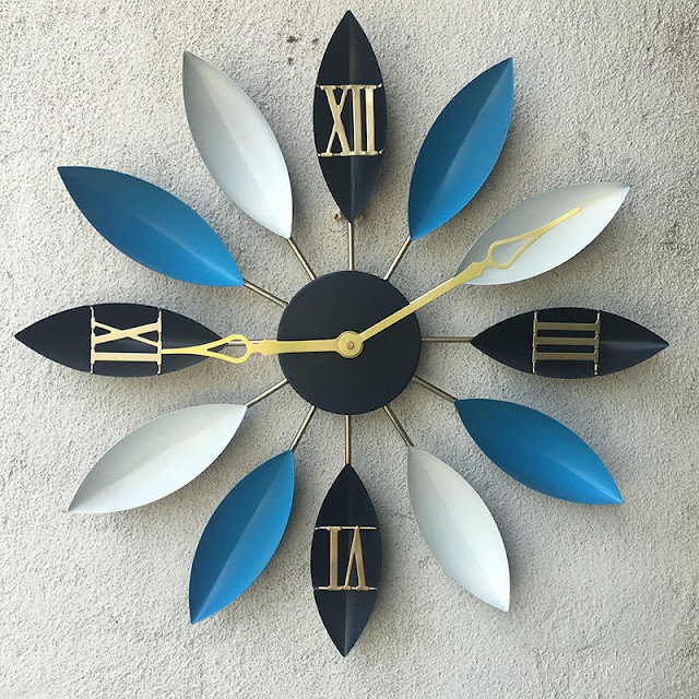 Loskii Antique Industrial Wind Iron Leaves Wall Clock Novel Style American Retro Metal Wall Clock