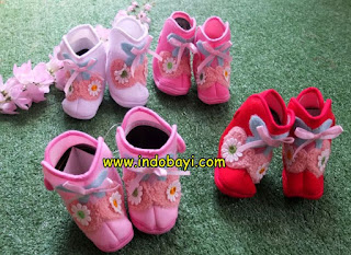 sepatu bayi perempuan