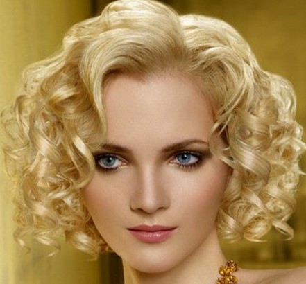 Model rambut keriting pendek dan panjang bergelombang Model rambut keriting pendek dan panjang bergelombang