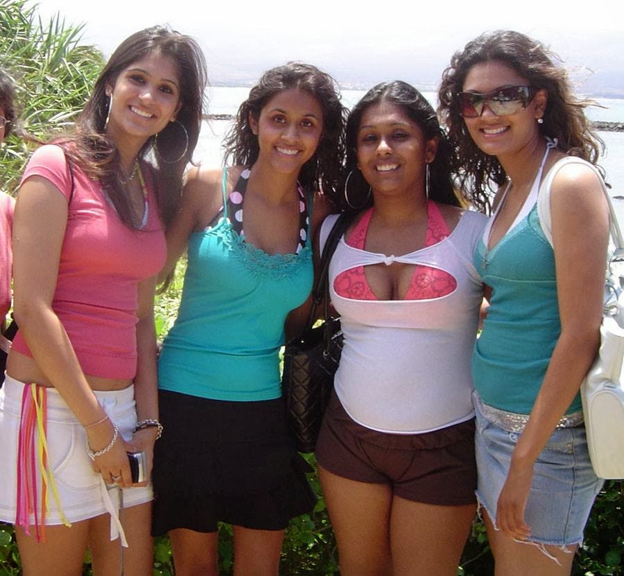 Desi Indian Girls Goa Beach Sexy Desi Call Girls