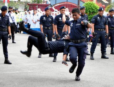 Pengambilan Polis PDRM - Tidak Mudah Mengambil 