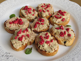 anapés de foie gras de pato y mermelada de frambuesa – Raspberry jam and foie gras appetizers