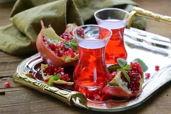 pomegranate-fruit-tea-in-traditional-cup