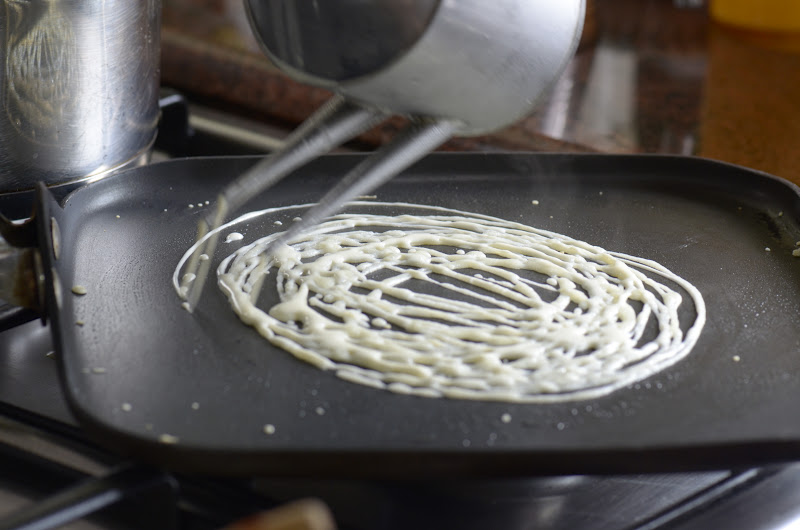 Indonesian Medan Food: Roti Jala ( Lace Pancake )