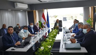 محافظ أسوان يلتقي بوفد وزارة الإنتاج الحربى