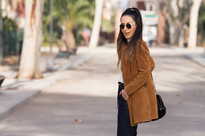Blogger de moda de Valencia con las tendencias de moda pantalones culotes y prendas de ante
