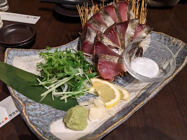 【長崎居酒屋グルメ】炭火酒場晴れる屋浜口店カツオの藁焼き！