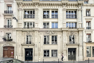 Paris : 9 rue Victor Massé, immeuble Louis-Philippe éclectique, oeuvre de l'architecte Victor Courtiller - IXème