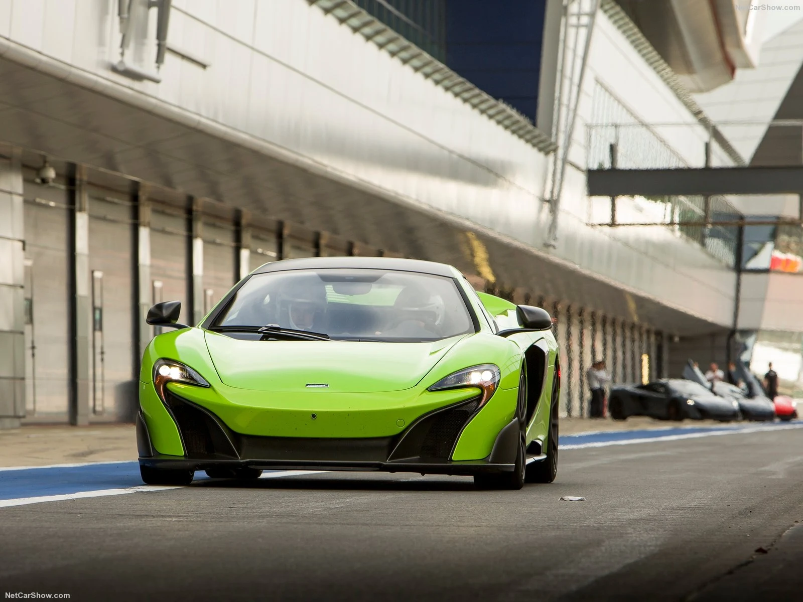 Hình ảnh siêu xe McLaren 675LT 2016 & nội ngoại thất