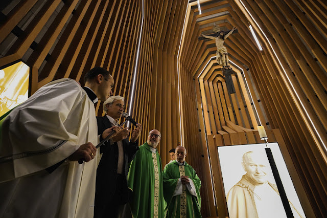 arquitectura madera cedro capilla almudena