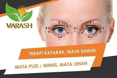 ℹ️kesehatan  Gejala,Penyebab dan Cara Mengobati Mata Minus Menggunakan Varash Healing oil   Curahan Online.Rabun jauh yang terjadi pada mata atau sering di kenal dengan mata minus maupun Mata Katarak ternyata di sebabkan oleh mata yang di paksa terus menerus untuk bekerja akibatnya penglihatan jarak jauh pun akan jadi buram dan tidak jelas.Mata yang bekerja terlalu keras di sebabkan oleh seringnya melihat dalam jarak dekat.peregangan yang terjadi pada bola mata itulah yang mengakibatkan mata mengalami rabun jauh,atau biasa di sebut dengan mata minus.          Efek dari mata minus ini sangat berpengaruh pada setiap diri mahluk hidup,seperti kita halnya manusia Jika sudah mengalaminya tentu sangat-sangat menggangu,baik itu dalam pekerjaan serta aktivitas lainya.Contoh umumnya adalah dimana saya pernah melamar suatu pekerjaan dan setelah melakukan tes kesehatan mata,ternyata dokter mengatakan saya gagal karena terkena Pneyakit mata minus ,sementara instansi pekerjaan yang saya lamar waktu itu tidak memberikan izin bagi anggota karyawan untuk memakai Aksesoris bantuan seperti Kacamata.tidak bisa di pungkiri lagi,efek dari Mata Minus.    Apa Gejala Kita Terkena Mata Minus?  1.kesulitan pada saat melihat benda dari jarak jauh namun akan terlihat jelas ketika kita melihat dari jarak dekat .  2.selalu memicinkan mata pada saat melihat benda dari jarak jauh .  3.kesulitan pada saat mengendarai motor terutama pada malam hari  4.pada saat melihat di papan tulis harus dekat dengan papan agar dapat melihat tulisan dengan jelas.  5.sakit pada bagian kepala.  6.mata terasa lelah.  7.mata terasa tegang.  8.selalu mengucek mata.  9.selalu mengedipkan mata.    Lalu apa penyebab dan makanan yang bagus di konsumsi untuk mempercepat penyembuhan keluhan mata minus?    Berikut adalah beberapa penyebab dan makanan apa saja yang dapat membantu penyembuhan mata minus    Penyebab Mata Minus  1.melihat layar komputer atau tv terlalu dekat.    Ini bukanpah mitos belaka,ada banyak sekali orang yang matanya minus di akibatkan karena terlalu sering menatap layar komputer atau menatap televisi dengan jarak yang terlalu dekat untuk itu,apabila anda sedang menonton layar televisi atau bejerja di depan layar komputer,maka usahakan agar tidak terlalu dekat.    2.membaca buku dengan posisi yang salah      Membaca buku dengan posisi tuduran sangat tidak baik untuk mata anda karena memang hal tersebut merupakan salah satu kebiasaan buruk penyebab mata minus.selain itu kita juga sebaiknya harus menghindari mbaca buku di ruangan yang kurang pencahayaan.membaca buku di tempat remang remang juga bisa beepotensi menyebabkan mata menjadi minus.   3.mata kelelahan   Mata kelelahan di akibatkan adanya aktivitas yang membutuhkan penglihatan jarak dekat.apabila mata terlalu di forsir atau bekerja pada penglihatan  jarak jauh maka lama kelamaan dalam jangka waktu yang panjang akan menyebabkan mata menjadi minus,maka dari itu apabila anda sudah lelah ketika anda bekerja di depan layar komputer maka cobalah untuk meng istirahatkan mata anda.  Sapah satu cara mencegahnya yaitu dengan menjalani gaya hidup sehat dan memakan makanan yang sehat.    Makanan Sehat Untuk Membantu Terapi Matainus   Apa aja sih makanan sehat  yang baik untuk membantu terapi mata minus?    1.wortel   Sudah menjadi rahasia umum bahwa wortel sangatlah bagus untuk kesehatan mata,dan telah di rekomendasikan langsung oleh para ahli,sebagian dari anda mungkin bertanya  kenapa wortel sangat bagus untuk mata?jawabanya tentu saja karena kandungan vitamin A dan detakaroten yang terdapat pada wortel.    2.bayam   Pada dasarnya sayuran hijau sangat baik untuk di konsumsi  karena memiliki banyak manfaat bagi tubuh,salah satu sayuran hijau yang perlu di konsumsi ialah bayam.sayuran ini memiliki banyak kandungan yang baik untuk tubuh khususnya untuo organ mata.    3.ikan salmon   Ikan salmon sudah tidak asing di kalangan pecinta sefood dan menjadi salah satu makanan favorid bagi mereka,selain enak di lidah ikan salmon juga memiliki banyak manfaat bagi kesehatan mata.mengkonsumsi ikan salmon secara rutin akan mengurangi resiko terkena penyakit sakit mata.  Cara Terapi Mata Minus Menggunakan Minyak Varash Oil Terus bagaimana sih terapi mata minus menggunakan varash healing oil?mari kita simak cara terapinya:          1.balurkan minyak varash pada bagian telapak kaki,di sela sela jari kaki.  2.balurkan minyak varash di sepanjang tulang leher  sampai dengan tulang ekor.  3.balurkan minyak varash pada jalur meridian dan otot otot mata.untuk pembaluran pada otot mata,minimal dilakukan tiga sampai tujuh kali.  4.balurkan minyak varash di area wajah dengan pola gerakan bebas.  5.balurkan minyak varash di bagian batang otak atau di belakang leher.  6.berikan waktu sepuluh menit sebelum anda tidur untuk melakukan kompres pada mata agar esok harinya mata menjadi rileks dan penglihatan lebih cemerlang.    Oke,itulah tadi info kesehatan dan cara membalurkan minyak varash,semoga informasi ini bermanfaat untuk kita semua ,salam sehat kaya bahagia.