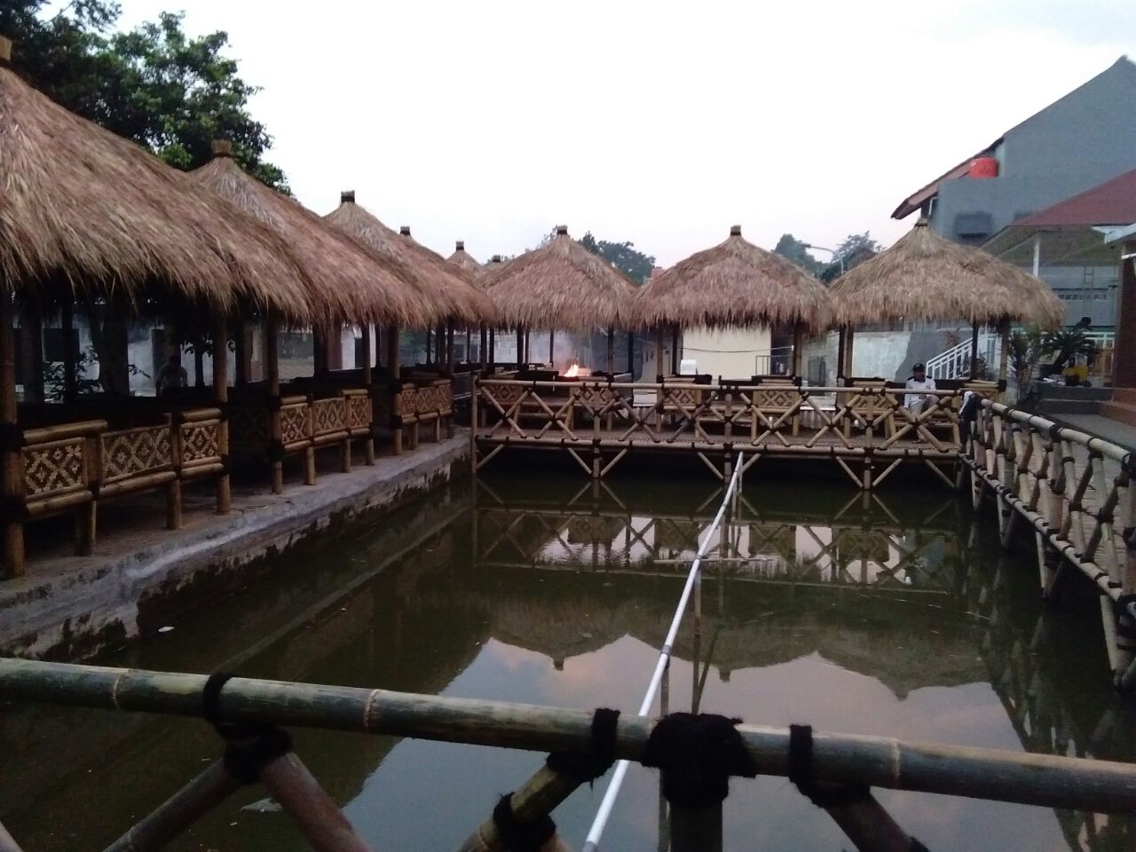 Jasa Pembuatan Saung Rumah Bambu di Bekasi