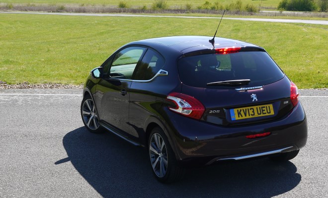 Peugeot 208 XY rear view