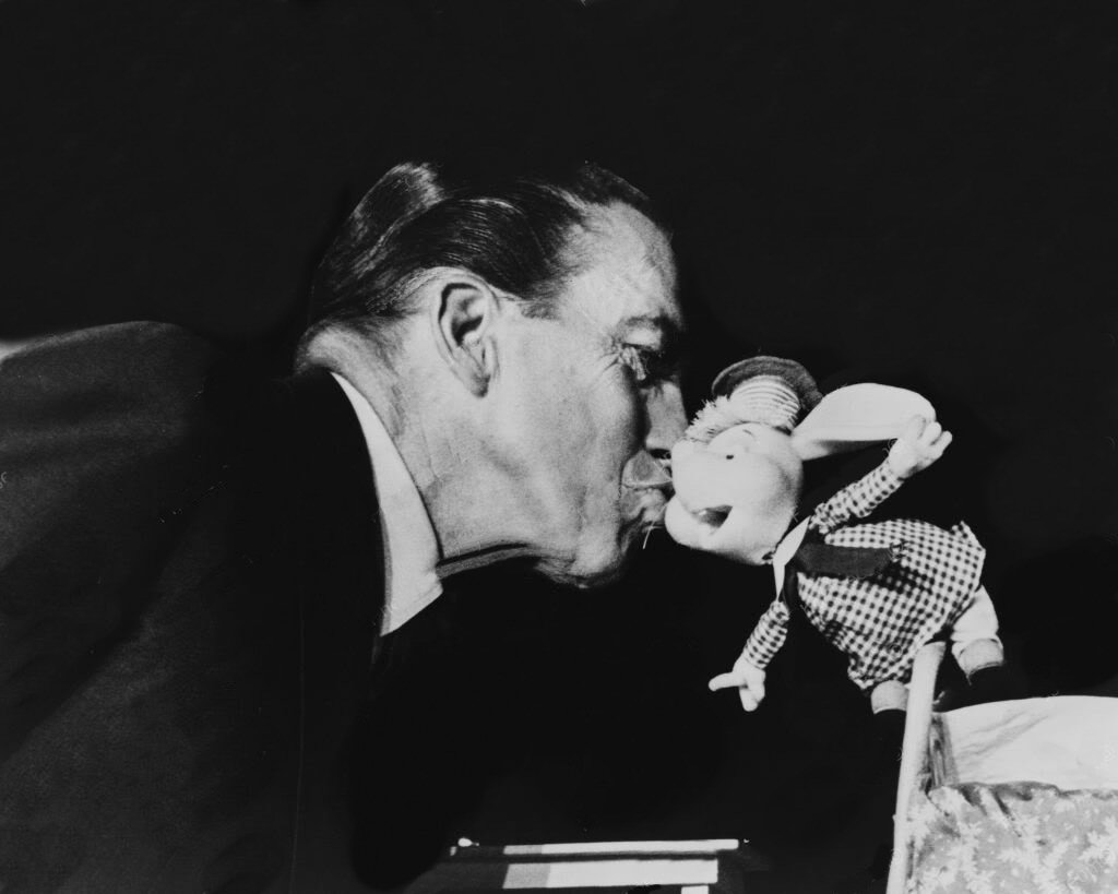 Sullivan Sucks Face With Topo Gigio