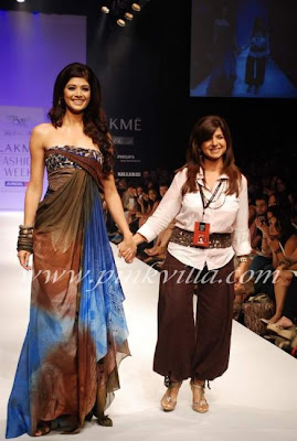 Pooja Bhatra Walks on the Ramp @ Babita Malkani show