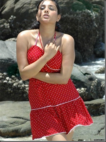 01Divya Spandana sexy stills250110